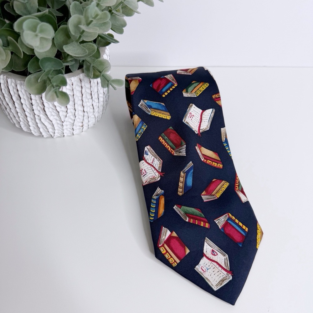 Alynn Men's Silk Necktie Required Reading Navy Multi 3 3/4" X 59" Librarian Book
